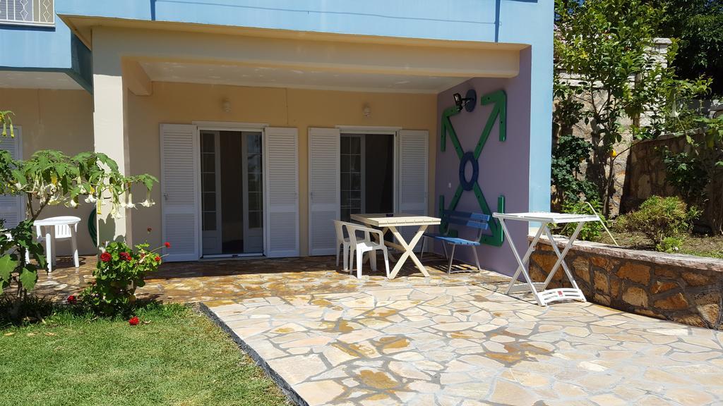 Triantis Apartments Ліґія Екстер'єр фото